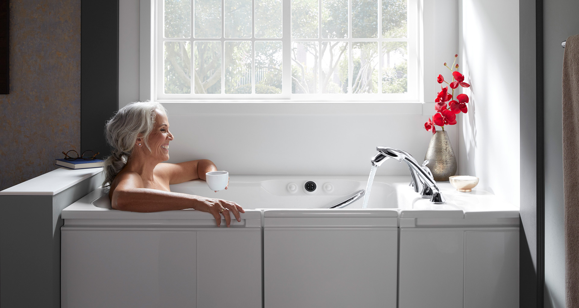 custom-walk-in-bathtub-installations-featuring-jacuzzi-maxhome